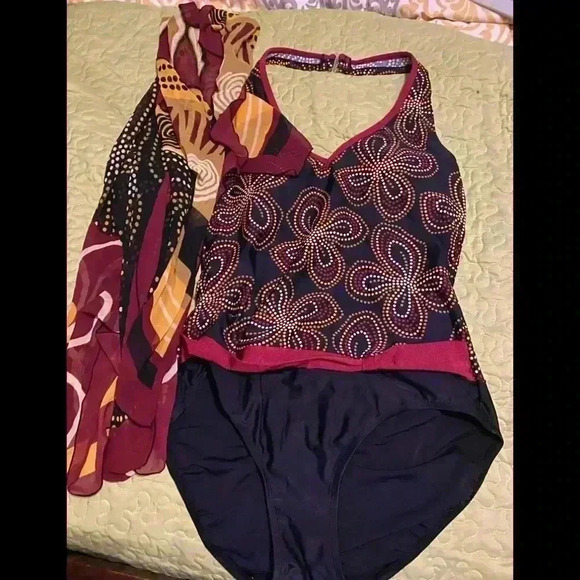 Swimsuit‎ - Picture 1 of 2